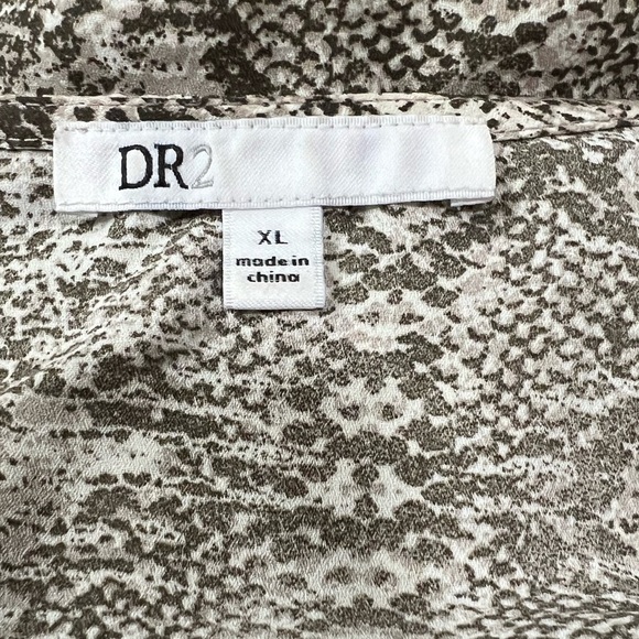 DR 2 Reptile Print 3/4 Sleeve V-Neck Pullover Blouse Size XL - Picture 6 of 8
